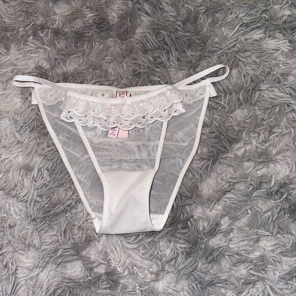 BUNDLE Victoria’s Secret thong bundle white lace and ruffles with mesh sz M - Picture 7 of 9